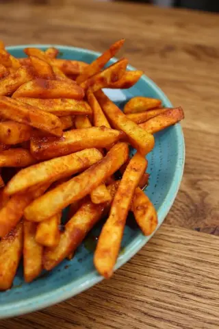 Half a plate of Pillipilli Chips